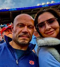 Mandy Hanson's Instagram, Twitter & Facebook