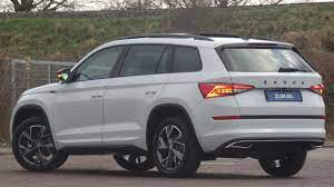 Į vidutinio dydžio suv klasę škoda kodiaq įveda platų saugos funkcijų ir pagalbinių sistemų asortimentą, kuris anksčiau buvo siūlomas tik prabangiuose automobiliuose. Skoda New Kodiaq Sportline 2020 In 4k Moon White 19 Inch Triglav Walk Around Detail Inside Youtube