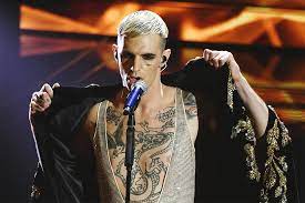 Tra i grandi di questa edizione troviamo il giovane cantante achille lauro, con il suo brano me ne frego.scopriamo i segreti del suo brano inedito. Radio Deejay Achille Lauro Vuole Conquistare Casapound Con Me Ne Frego Il Primato Nazionale