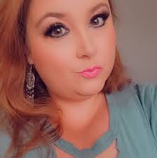 Are there non-chain restaurants in QC that serve breakfast all day?