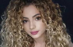 Opitz barbi is a hungarian singer from fehérgyarmat, hungary. Opitz Barbara Borsonline