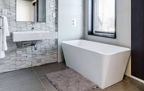 Badewanne dusche kombination mit duschzone duschbereich integrierter duschwanne mit platz zum duschen für baden und duschen in einem mit wannenaufsatz. Die Duschbadewanne Vorteile Nachteile Und Preise