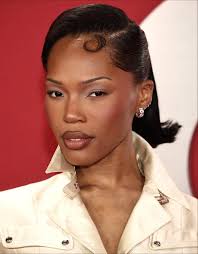 Our faves pulling up to the @GQ Man of The Year Party! #shaymitchell  #haileybeiber #quenlinblackwell #GQMOTY #youngboldandregal