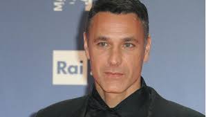 He has two sisters who he is close to. Raoul Bova A Cuore Aperto I Miei Figli Mi Hanno Salvato La Vita