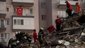 İzmir'in seferihisar ilçesi açıklarında 6,6 büyüklüğünde deprem meydana geldi. Izmir De Arama Kurtarma Calismalari Suruyor Turkiye Dw 31 10 2020