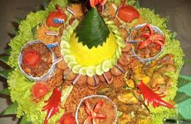 Tumpeng hingga saat ini masih dipercaya dapat membuat suasana perayaan hut kemerdekaan menjadi lebih akrab dan kekeluargaan diantara warga. Rayakan Hari Kemerdekaan Indonesia Dengan 4 Makanan Dan Minuman Khas Ini