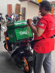 Your current browser isn't compatible with soundcloud. Ayah Tak Kisah Susah Janji Anak Anak Tersenyum Indah Ustaz Hanafiah Jadi Rider Grabfood Warganet Titip Doa Kata Semangat Keluarga