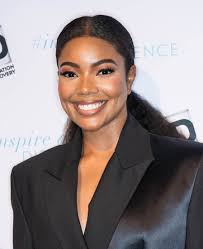 10 Makeup Looks yang Membuatmu Tampak Sempurna dengan G...