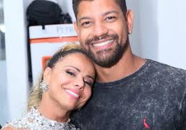 Discreto, o carioca possui perfil fechado . Viviane Araujo Fica Noiva De Guilherme Militao Sbt