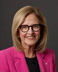 Tanya Pickering's Instagram, Twitter & Facebook