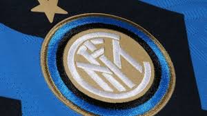 Va bene guardare al futuro, va bene lo sponsor, ma non ha niente a che fare con i ns colori tradizionali. Foto Inter Seconda Maglia 2021 22 Old Style I Dettagli Del Progetto Nike