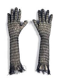 1780 1800 Spanish Gloves At The Museo Del Traje Madrid I Can T Say I Ve Ever Seen Knitted Net Gloves Like 18th Century Fashion Vintage Outfits Antique Fans
