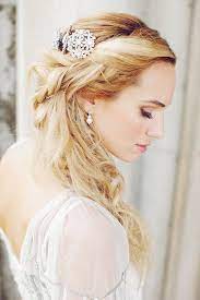 Fresh And Elegant Bridal Looks Perfect For A Spring Wedding Boho Bridal Hair Bridal Hairdo Wedding Hair Down