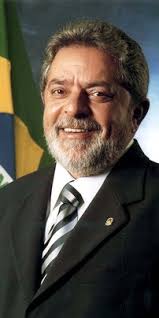 Ao lado de Lula, Castro é vaiado e volta a acenar ao presidente: 'As  eleições definitivamente acabaram'