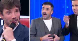 Vorrei far notare quanti miei ex ci sono in studio. Amici 2021 Imbarazzo Per Stefano De Martino Ah Non E Tuo E Che Belen Cosa Scappa Detto A Pio E Amedeo Libero Quotidiano