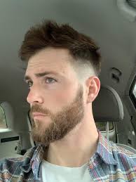 Split Finger Grooming Lounge In Knoxville TN