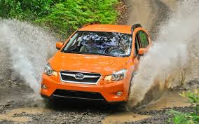 2015 subaru xv crosstrek hybrid 5dr angular front exterior view. Comparison Subaru Xv Crosstrek Hybrid 2015 Vs Ds 3 Crossback 2019 Suv Drive