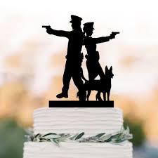 Die dekopicker musst du einfach nur herunterladen, ausschneiden und auf zahnstocher oder bunte holzstäben kleben. Polizei Mann Und Polizei Frauen Hochzeit Kuchen Topper Mit Hund Polizei Braut Und Brautigam Hochzeit Kuchen Topper Hochzeit Decor Liefert Cake Deko Aliexpress