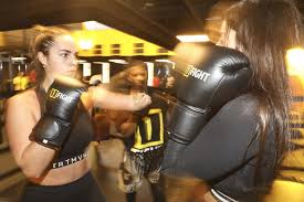 Além do fitness, a honey be também produz linha praia com biquínis e maiôs incríveis pra você divar na areia!acompanhando as tendências em moda praia, nossos produtos estão disponíveis em diversos modelos e tamanhos, pra combinar com todos gostos e estilos. Visao Boxe Um Desporto Que Tambem E Uma Moda De Fitness E Um Culto