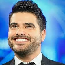 حبك يدق بالراس ❤ كم عاشق لهالبسمة الحلوة 😍 شللل يا الله👑💡