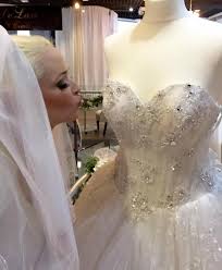 Fans von daniela katzenberger können das hochzeitskleid der mieze ersteigern. Daniela Katzenberger Ist Das Ihr Brautkleid Ok Magazin