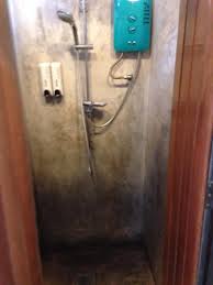 Dan jenis pemanas ini tersedia dua varian. Shower Dengan Pemanas Air Instan Di Kamar Mandi Unit Luar Picture Of Container Hotel Kuala Lumpur Tripadvisor