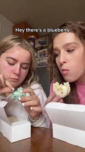 Macaroon Girl Brooki Review