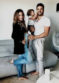 Qui di seguito tutte le notizie in ordine cronologico dedicate a eleonora brunacci a cura della nostra redazione, le ultime foto scattate dai nostri . Mariano Di Vaio Ed Elenora Brunacci Rivelano Il Sesso Del Secondo Figlio Il Nostro Mondo E Sempre Piu Blu Gossip It
