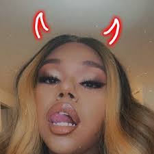 Dixie Sanchez (@makeupmoodz1)