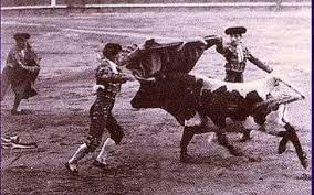 Dos suertes "POR COLLERAS" en el toreo a pie: "QUITE AL ALIMÓN" y "QUITE DE  QUITO" El término "COLLERA" (sinónimo de par, pareja, gemelo) pertenece al  lenguaje Campero y del Rejoneo. Así, "