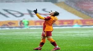 Galatasaray'da forma giyen genç futbolcu kerem aktürkoğlu'nun gösterdiği performans, hem ailesini hem de altyapıdayken formasını giydiği hisareynspor'u gururlandırıyor. Kerem Akturkoglu 2 Golunu Kaydetti Turkiye Nin Internet Gazetesi