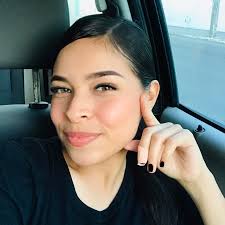 🥳 Feliz de anunciar mi primer giveaway por inicio de mi pequeño negocio,  por ello me gustaría compartir mi emoción con ustedes mediante esta  dinámica, agradezco infinitamente a las personas que me