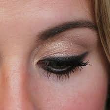 Kusursuz Eyeliner I Tek Seferde Cekmek Icin Her Kadinin Bilmesi Gereken 22 Sasirtici Ipucu Goz Kalemi Eyeliner Cilt Urunleri