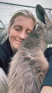 Kangaroo cuddles ❤️ Poppy gives out the best ones