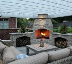 Grillkamin Aus Stein Das Absolute Highlight Im Garten Feuerstelle Garten Pergola Design Hintergarten