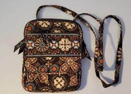 Follow your flirty, feminine side with blooming florals, make an entrance in romantic geometrics, or go traditional with preppy paisley—the choice is all yours. Vera Bradley Quilted Brown Floral Purse Estatesales Org