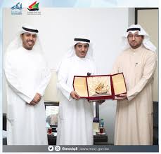حددت وزارة التجارة والصناعة عددا من الخدمات لتسهيل تقديم الشكاوى من المستهلكين وقد اصدرت وزارة التجارة. ÙˆØ²Ø§Ø±Ø© Ø§Ù„ØªØ¬Ø§Ø±Ø© Ar Twitter ÙˆÙƒÙŠÙ„ ÙˆØ²Ø§Ø±Ø© Ø§Ù„ØªØ¬Ø§Ø±Ø© ÙˆØ§Ù„ØµÙ†Ø§Ø¹Ø© Ø¹Ø¨Ø¯Ø§Ù„Ù„Ù‡ Ø§Ù„Ø¹ÙØ§Ø³ÙŠ ÙŠÙƒØ± Ù… Ù…ÙˆØ¸ÙÙŠÙ† ÙÙŠ Ø¥Ø¯Ø§Ø±Ø© Ø´Ø±ÙƒØ§Øª Ø§Ù„Ø£Ø´Ø®Ø§Øµ ÙÙŠ Ù…Ø±ÙƒØ² Ø§Ù„Ù…Ù†Ù‚Ù Ù„Ù„ØªØ±Ø§Ø®ÙŠØµ Ø§Ù„ØªØ¬Ø§Ø±ÙŠØ©
