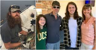 Video: Unrecognizable! Duck Dynasty Star Jase Robertson Shaves Off Iconic  Beard For His Daughter'S Charity - Wide Open Spaces