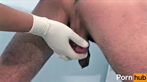 Médico latino examen de próstata