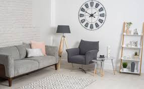 Il grigio perla è lo sfondo ideale per questo soggiorno. Colore Grigio Perla