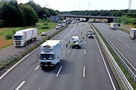 This way a range of paper sizes are created from a0(which has a surface of one square meter) to a10. Unfall Auf Der A2 Am Kreuz Hannover Buchholz Vollsperrung In Richtung Dortmund