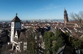 Und dann mischt auch noch saharastaub mit. Weiter Weltoffen Freiburg Streitet Uber Discoverbote Fur Zuwanderer Baden Wurttemberg Stuttgarter Nachrichten