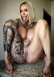 Inked MILF Pussy - NSFW Magazine