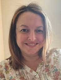 Carolyn Legg's Instagram, Twitter & Facebook