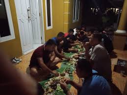 Pada malam hari apa yang anda masak? Siang Hari Pegang Cangkul Malam Hari Masak Dan Makan Bersama Kordanews