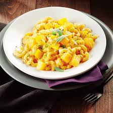 Recette De Macaronis Au Fromage Sante Coup De Pouce Butternut Squash Mac And Cheese Butternut Squash Mac And Cheese Recipe Mac And Cheese