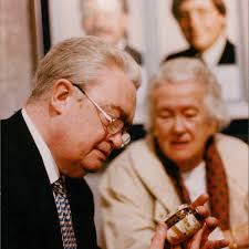 BBC Antiques Roadshow presenter Hugh Scully