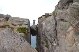 The smooth face of the kjerag mountain is on the south side of the lysefjord, at the very end of the fjord near. Reisen Nach Norwegen Stadt Kjerag Studentenreisen Von A Bis Z