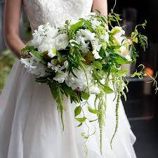 This cape cod wedding venue provides the perfect setting to hold your marital vows irrespective of your expected gathering. Contact Lilacs