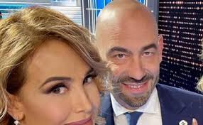 Matteo bassetti e la moglie sono genitori di due figli, francesco e dante, che hanno rispettivamente 12 e 15 anni. Matteo Bassetti A Domenica Live Con La Moglie Maria Chiara Milano Vieusseux Bomba Bionda Dietro Le Quinte Libero Quotidiano